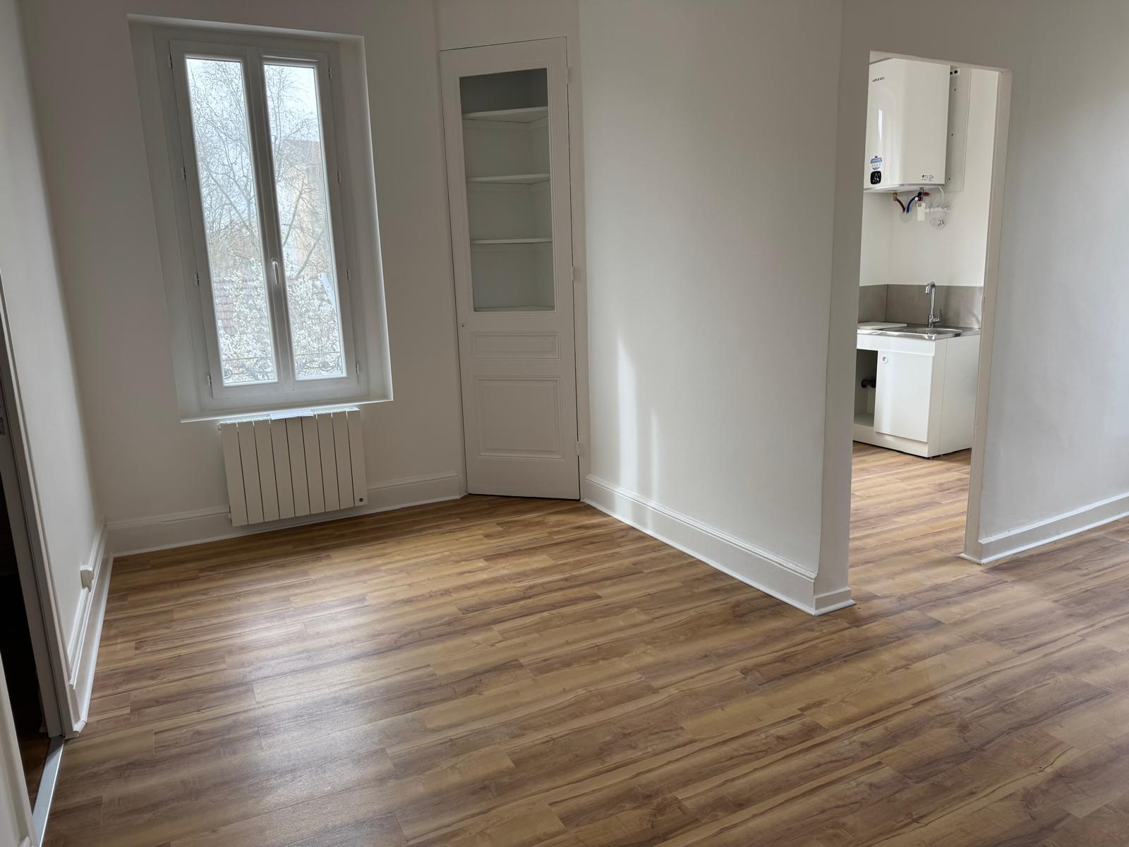 Appartement rénové de 44 m² à VAULX EN VELIN