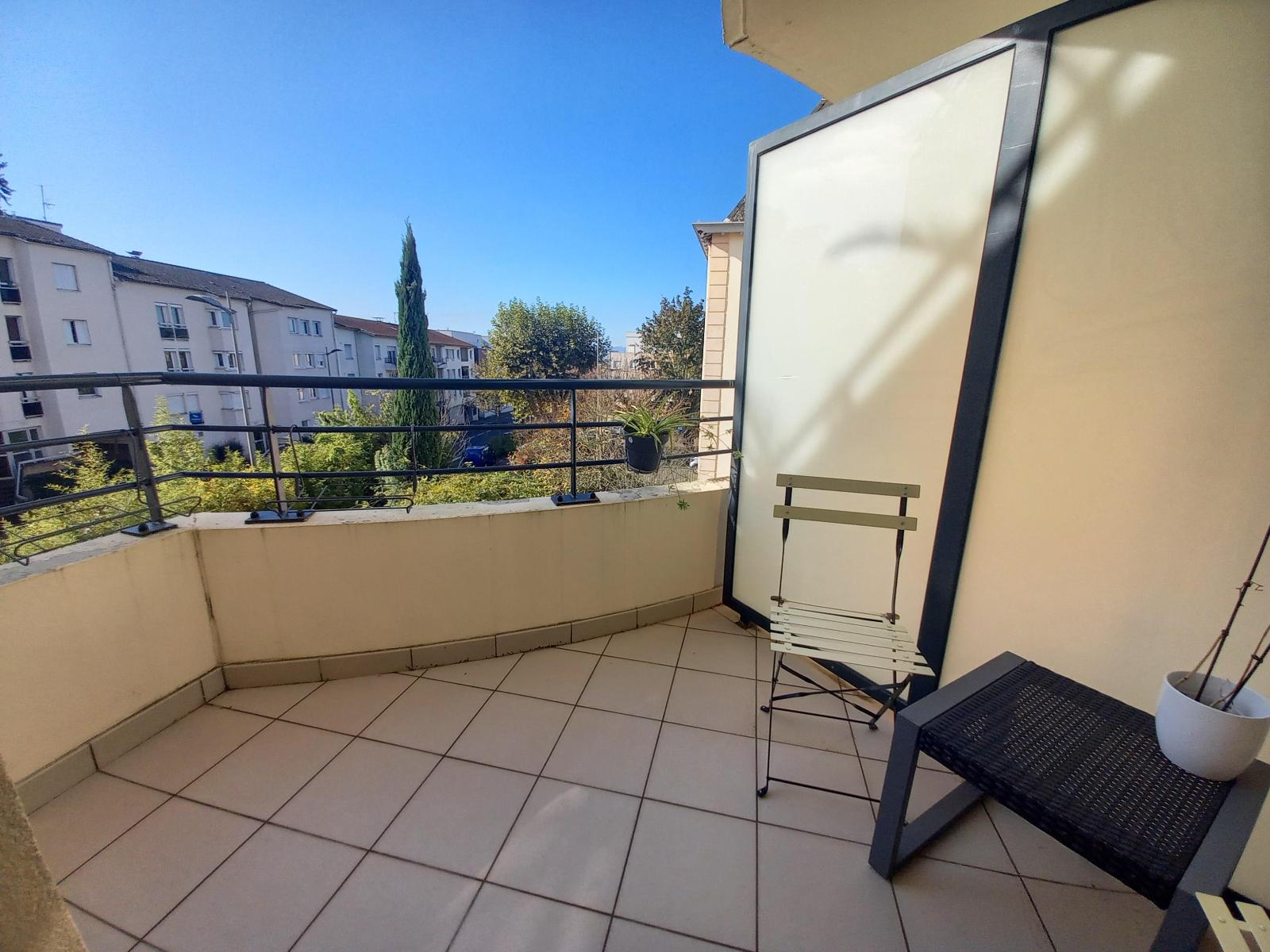 Appartement récent de 72 m² à DECINES CHARPIEU