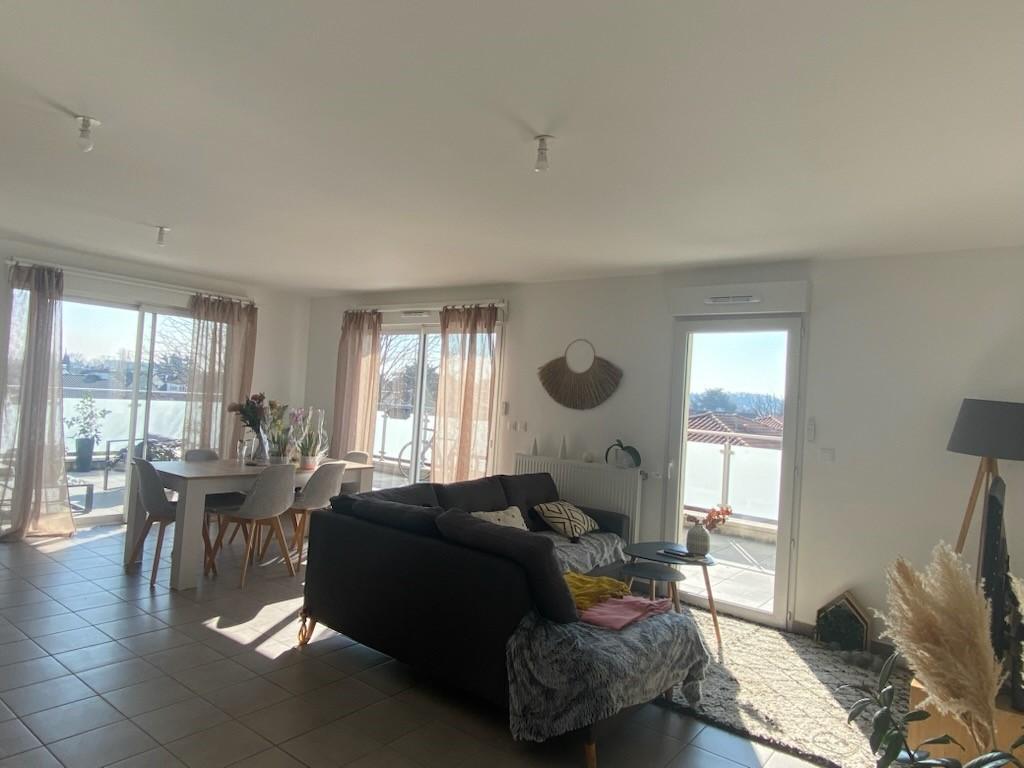 Appartement récent de 76 m² à MEYZIEU