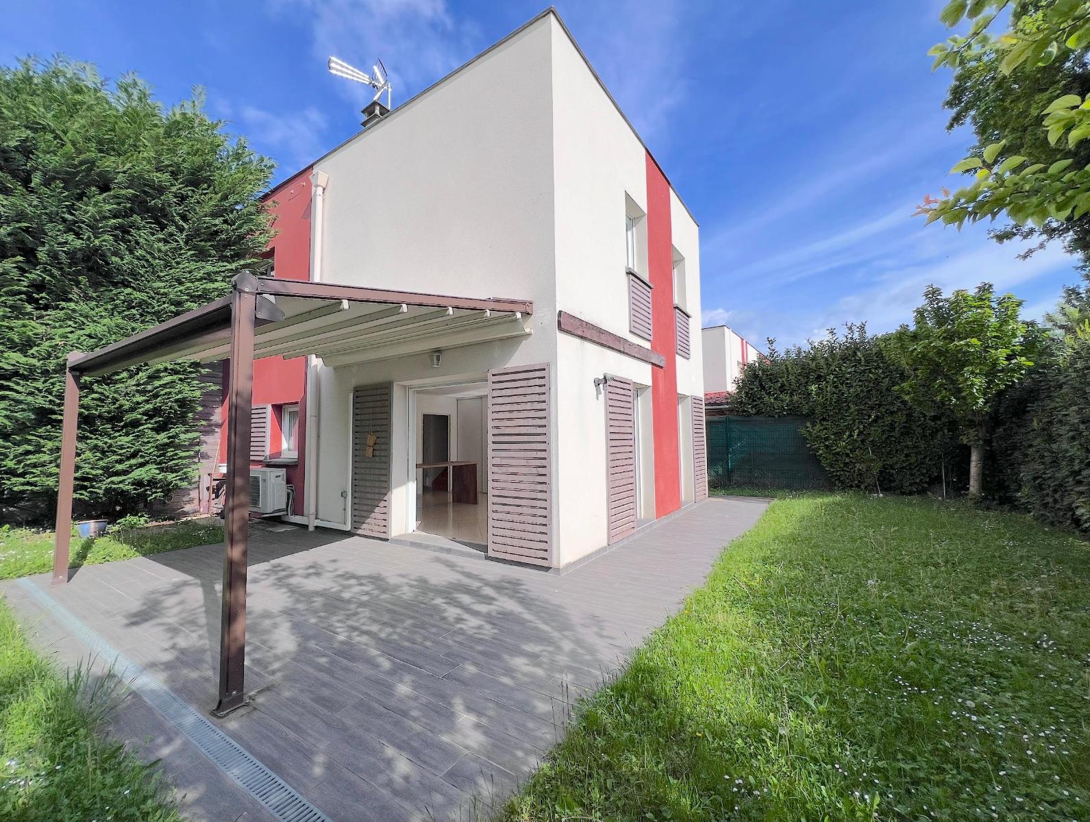 Maison de 90 m² à DECINES CHARPIEU