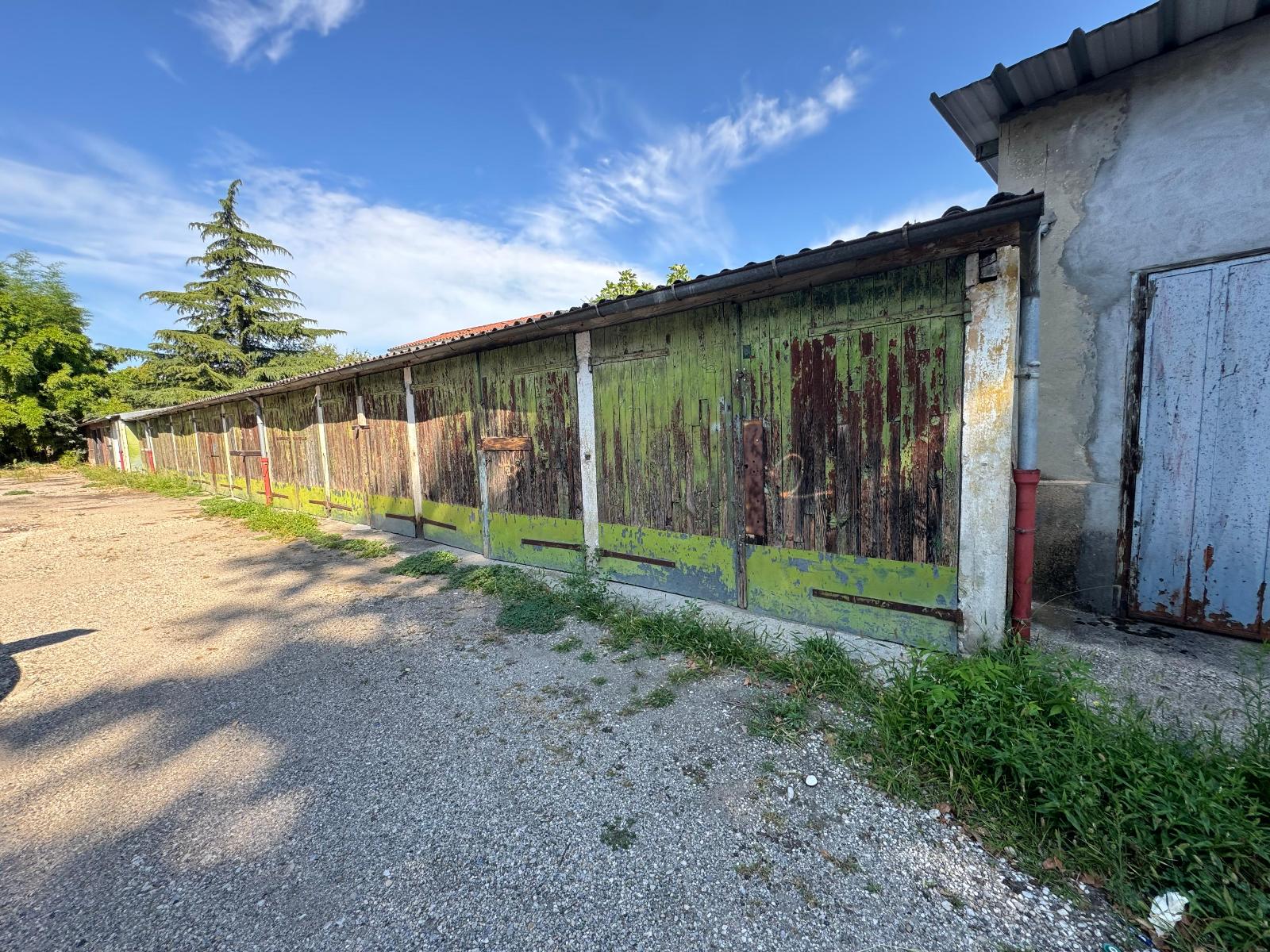 Parking à VAULX EN VELIN