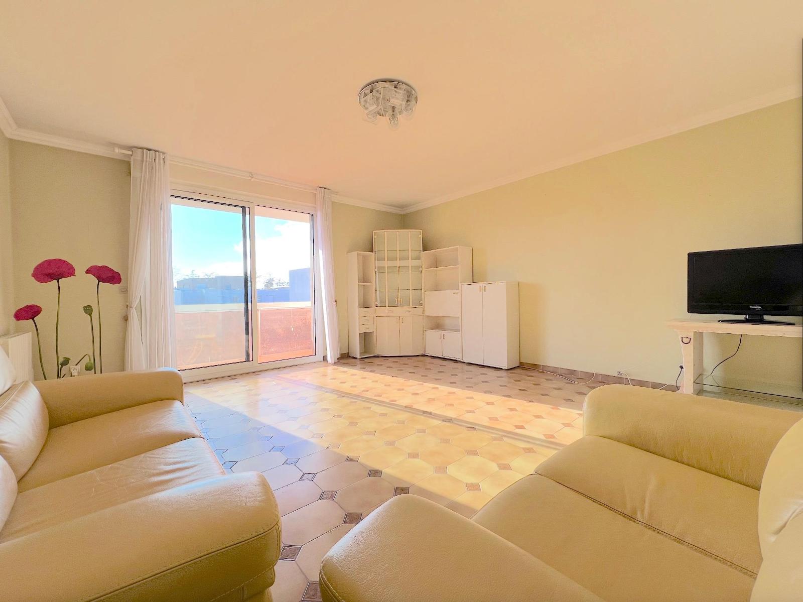 Appartement à rénover de 103 m² à DECINES CHARPIEU