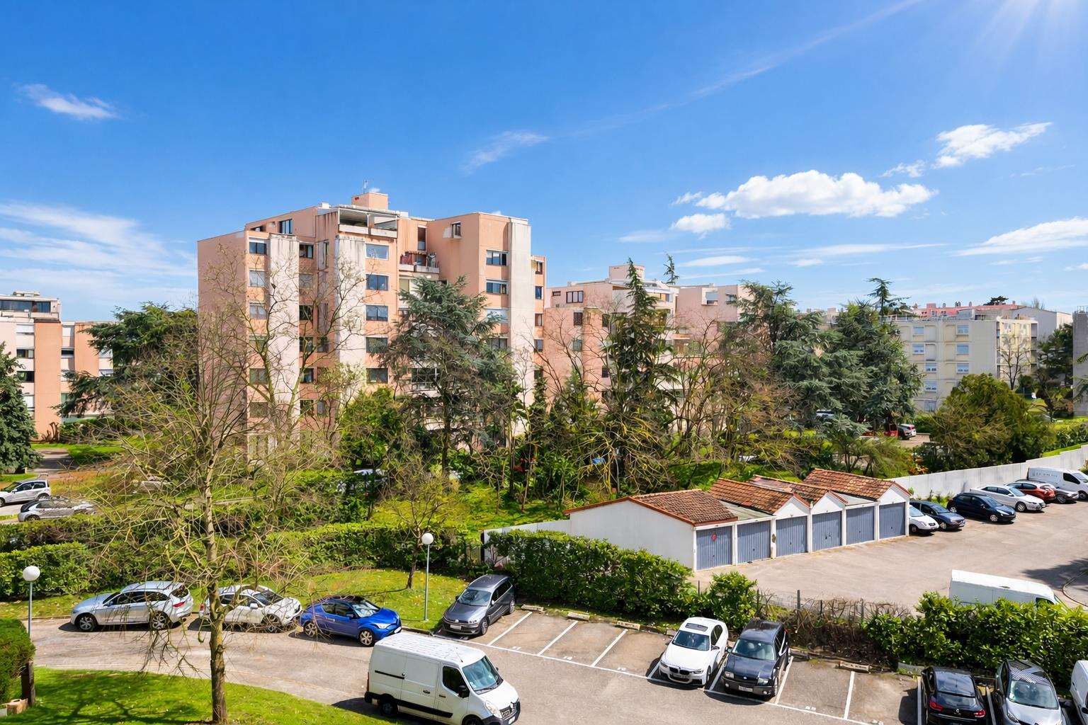 Appartement rénové de 66 m² à DECINES CHARPIEU