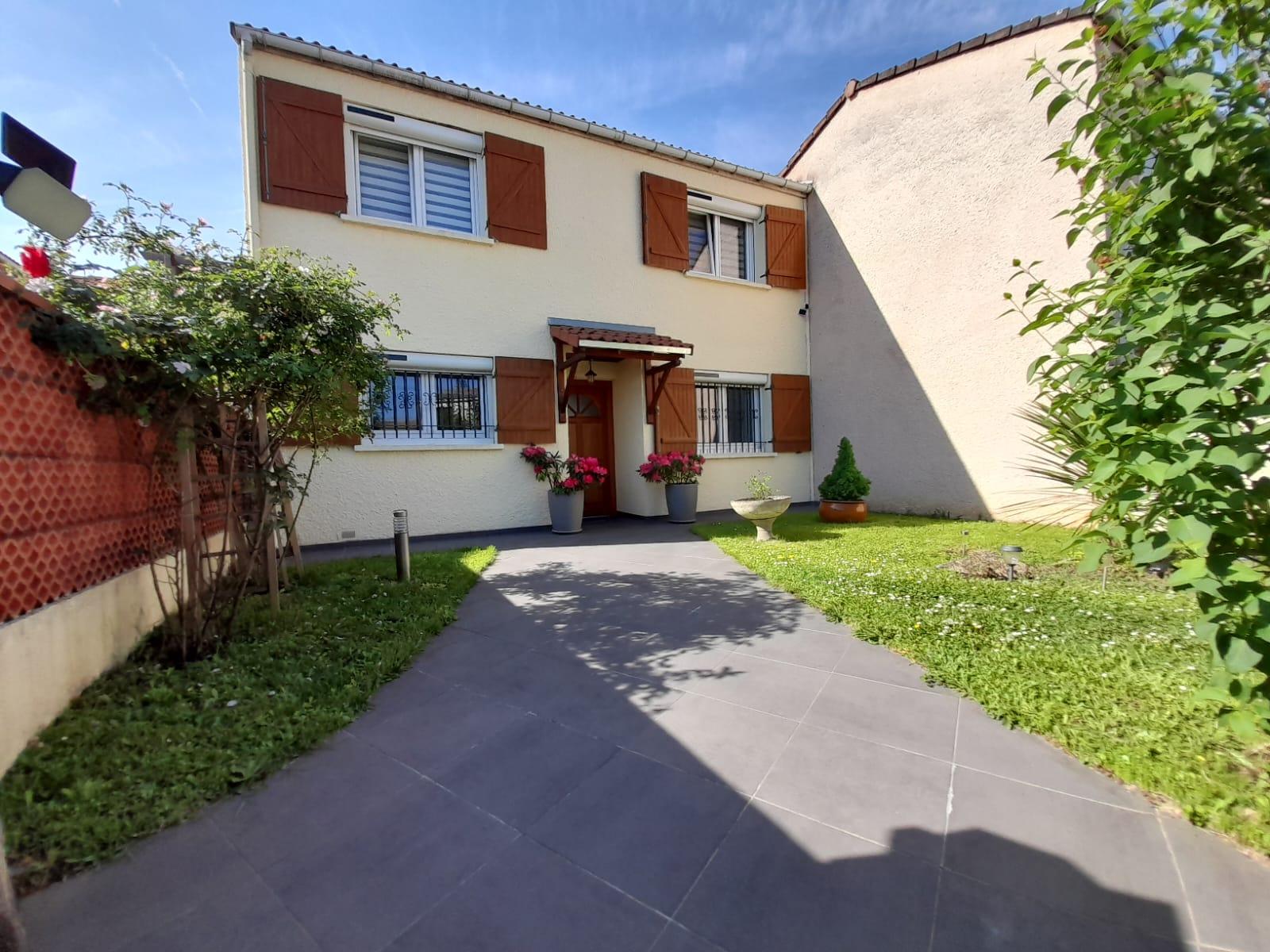 Maison de 95 m² à VAULX EN VELIN