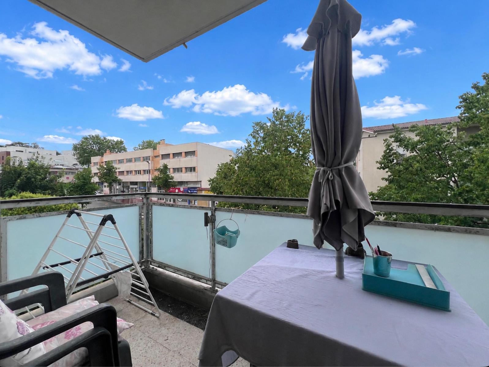 Appartement de 77 m² à DECINES CHARPIEU