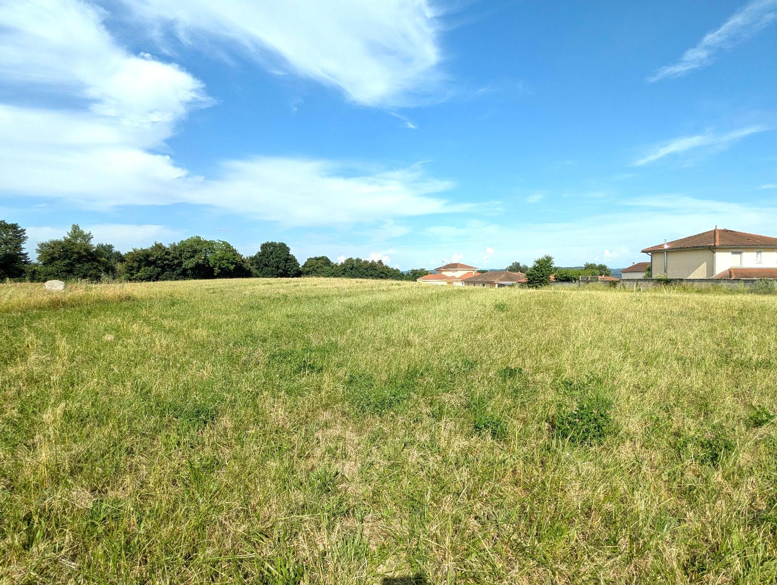 Terrain à bâtir de 719 m² à SATOLAS ET BONCE – BONCE