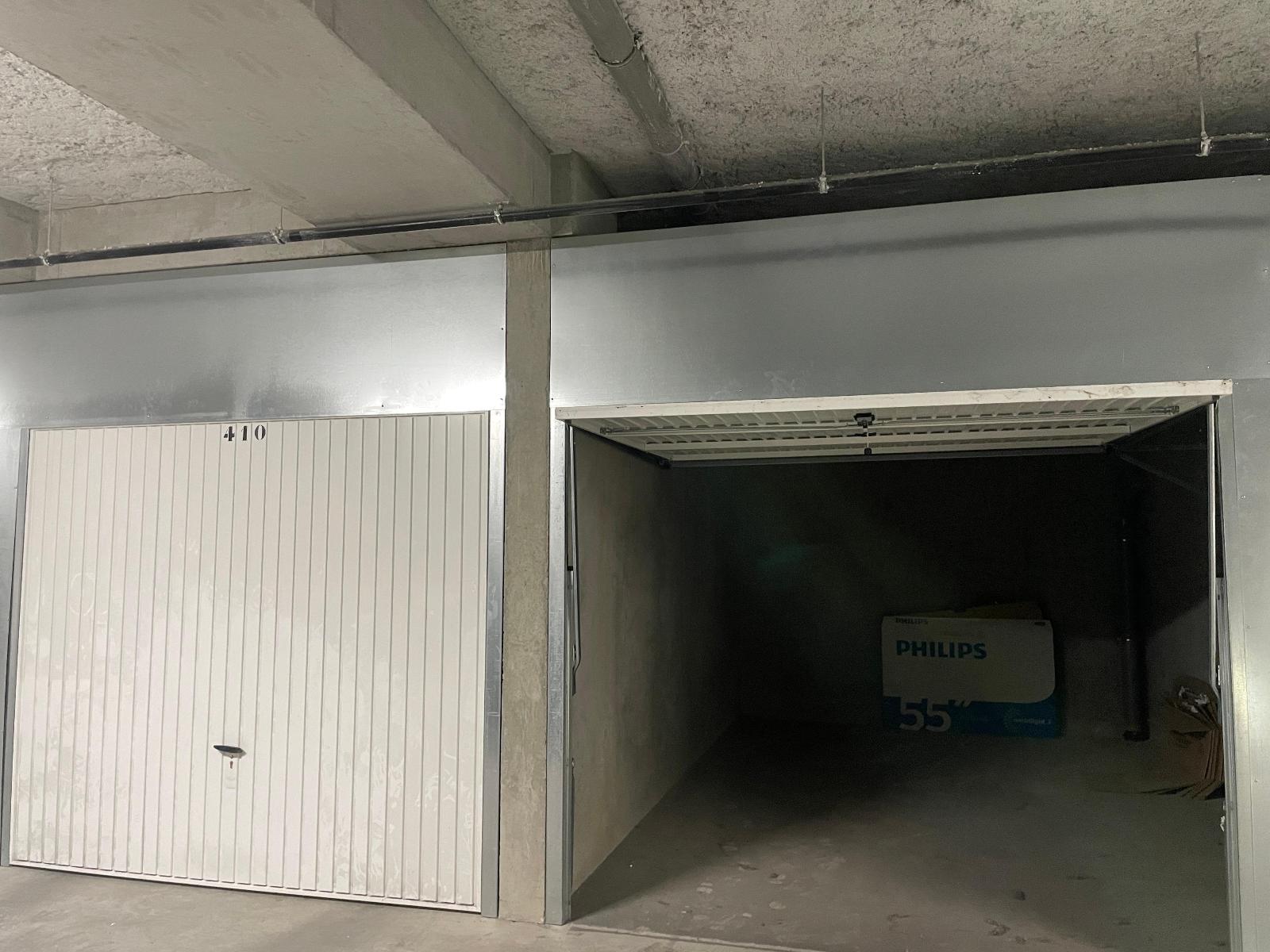 Garage / box à MEYZIEU