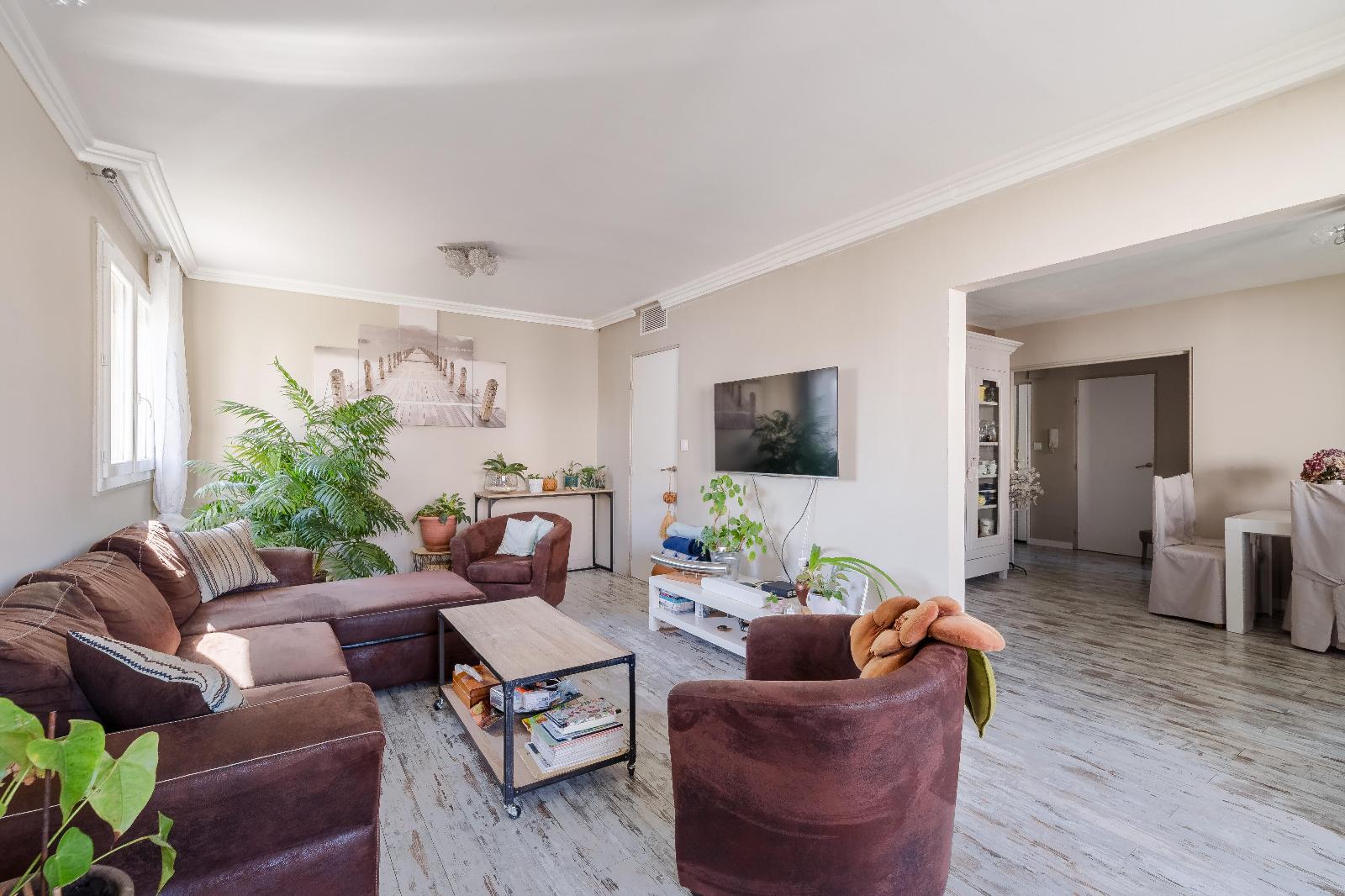 Appartement rénové de 95 m² à DECINES CHARPIEU