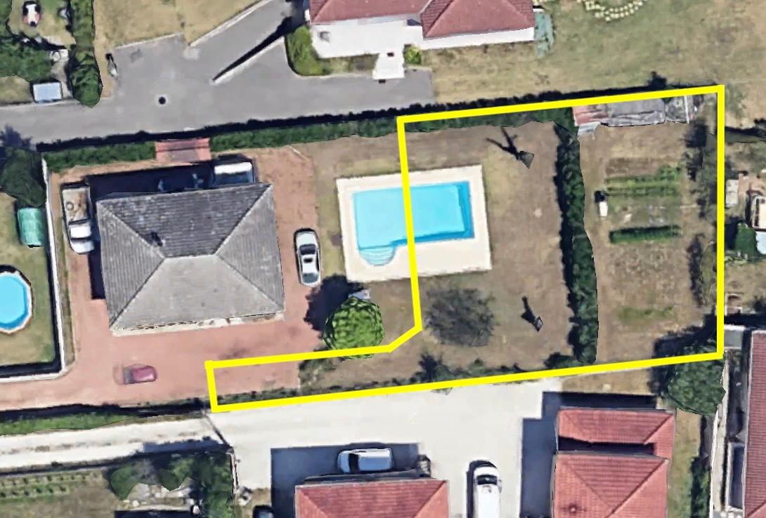 Terrain à aménager de 653 m² à DECINES CHARPIEU